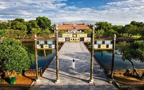 Bài 27: Thành phố Huế