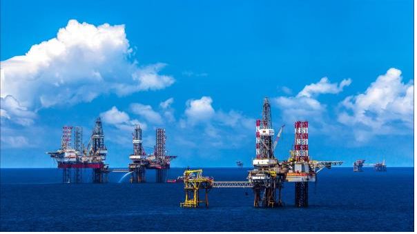 Nguồn tài nguyên được xem là lớn và quan trọng nhất ở biển của nước ta là gì?