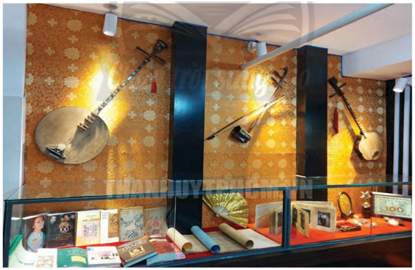 Soạn bài Nhà hát cải lương Trần Hữu Trang khánh thành phòng truyền thống, Thêm một bản dịch Truyện Kiều sang tiếng Nhật CTST